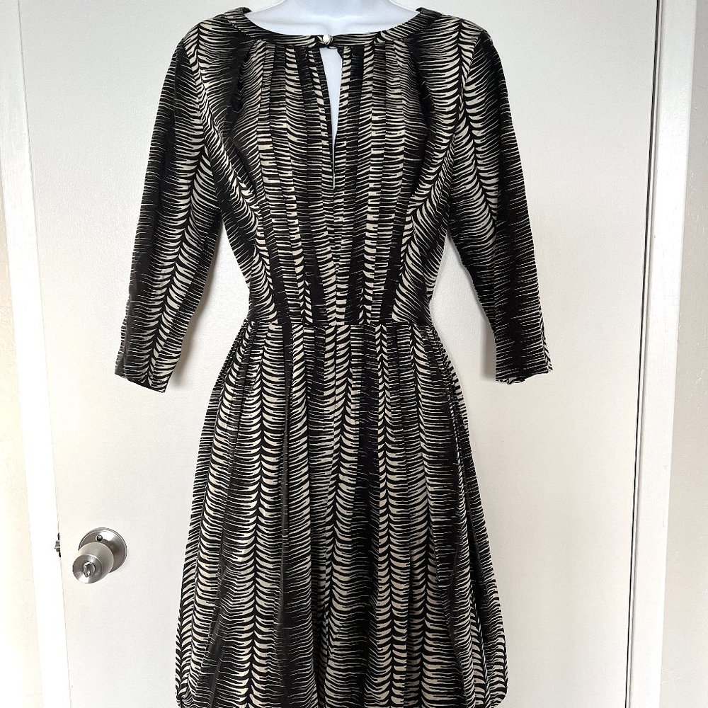 Black and white Tracy Reese bubble skirt hem dress bracelet sleeve sz 6 NWT